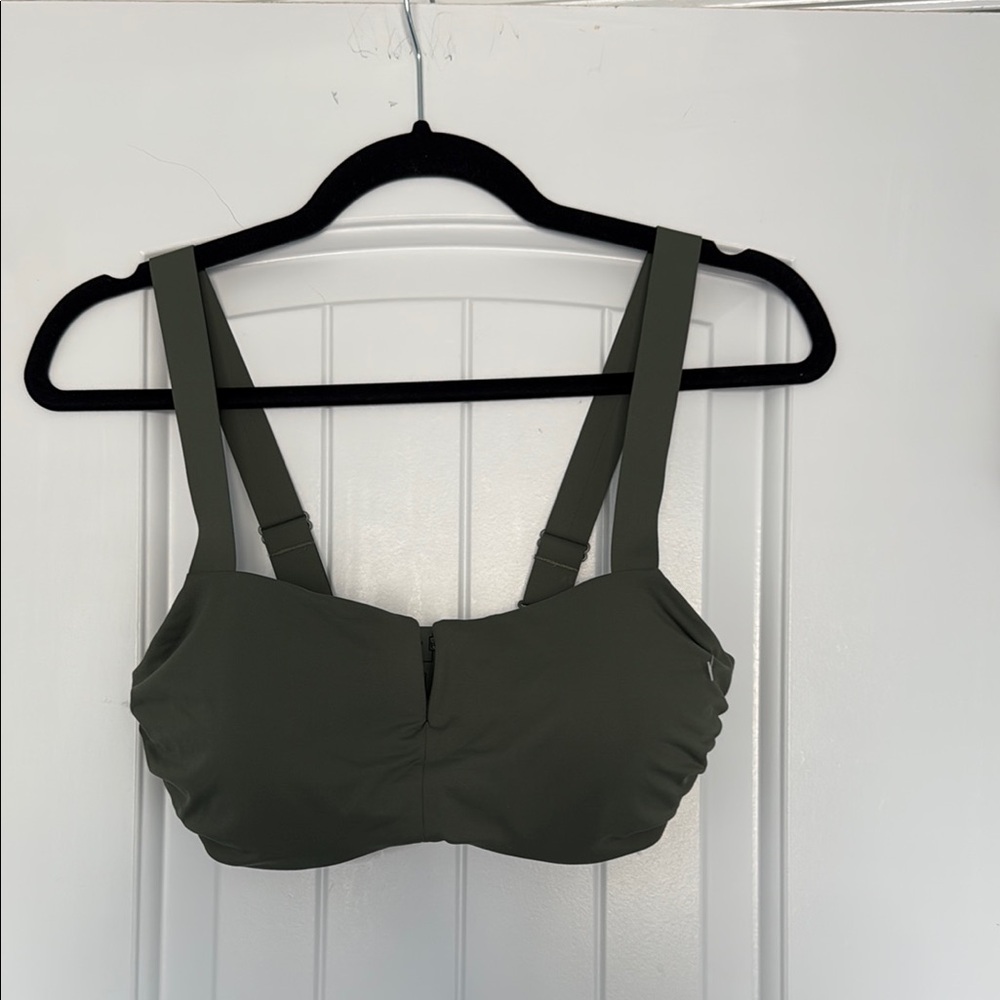 Olive Green Athleta women’s Bikini top
Size 32D/DD